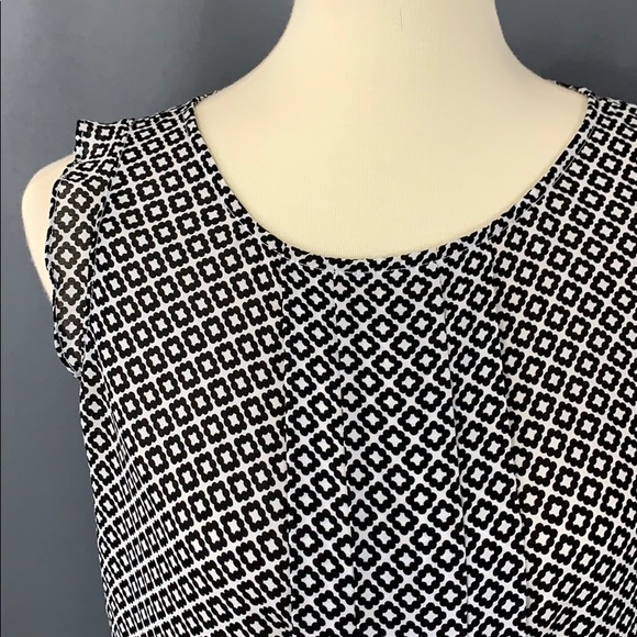 🖤4/$25 Sleeveless LOFT  top - Picture 3 of 7